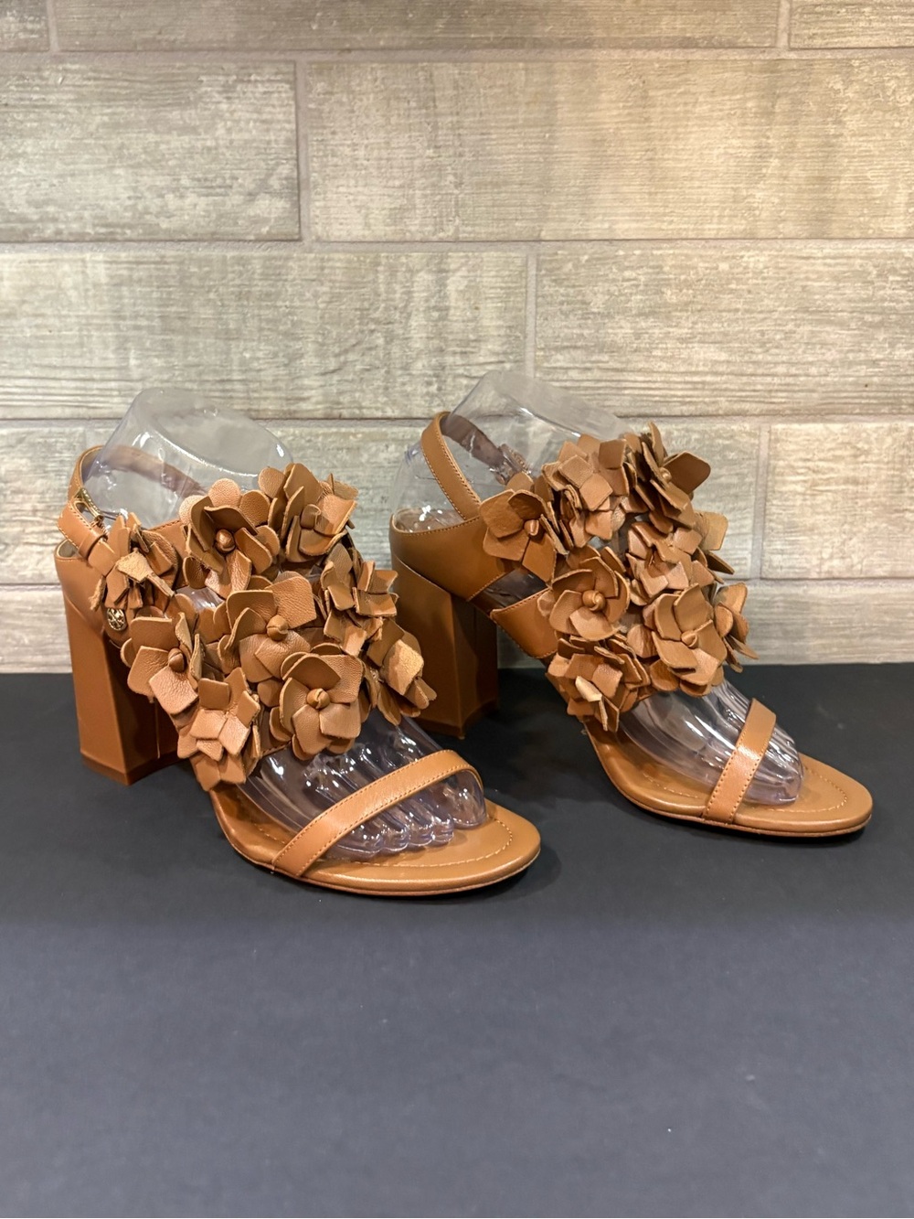 Tory Burch Blossom Tan/Brown Heels Size 7.5